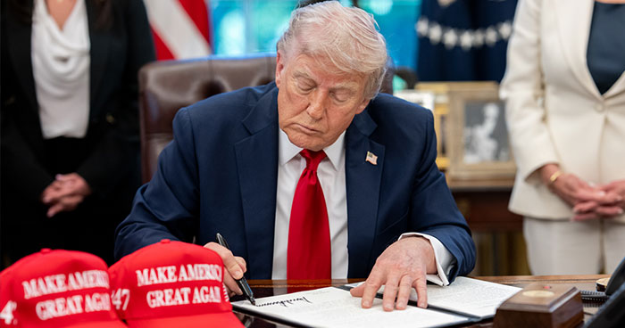 Trump Hammered By Brutal Polls As Approval Rating Plummets To Lowest Level Since WW2