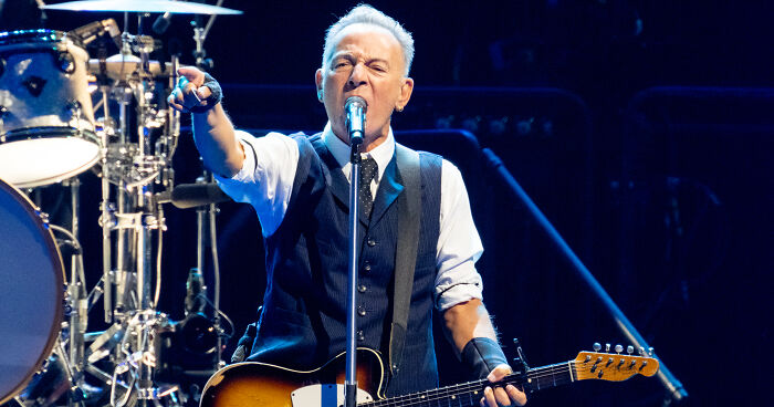 Bruce Springsteen has scathing message for Trump live onstage as he brands him as “treasonous”