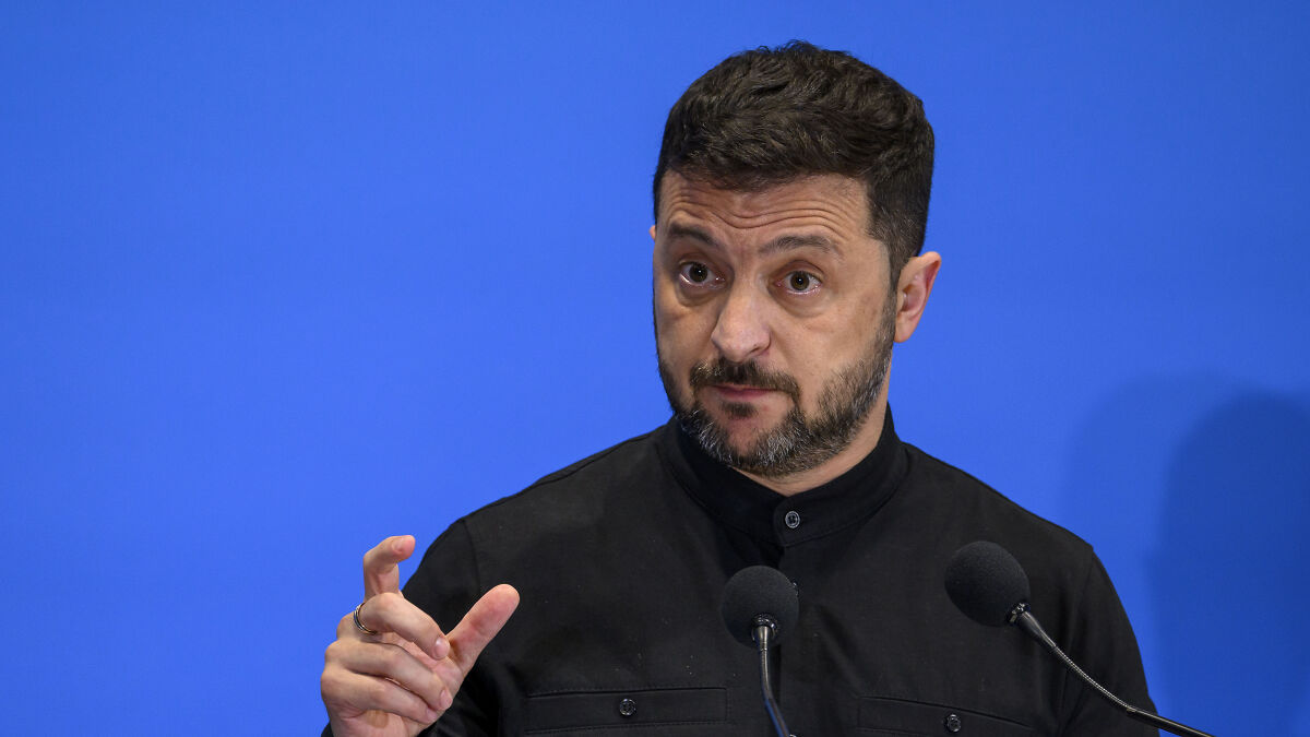 Volodymyr Zelenskyy speaking at a podium against a blue background about anti-corruption agencies.