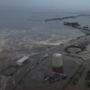 Tsunami Waves Strike Hawaii After Powerful Quake Near Russia Sparks Evacuations Across Pacific
