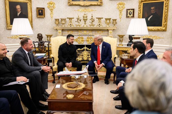 “That’s A Power Play”: Body Language Experts Analyzed Trump And Zelenskyy’s Latest Interaction