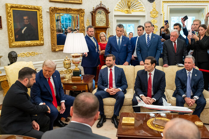“That’s A Power Play”: Body Language Experts Analyzed Trump And Zelenskyy’s Latest Interaction