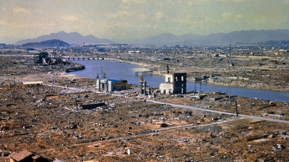 Ruins of Hiroshima after the atomic bombing, illustrating the aftermath to help avoid World War III through historical lessons.