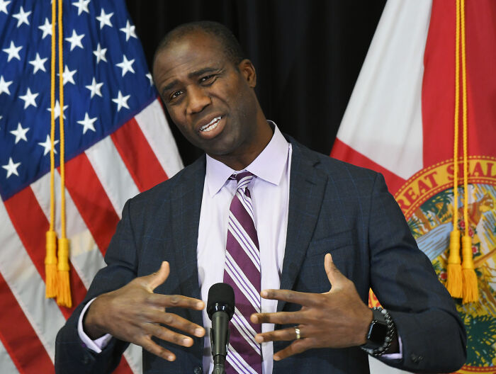 Florida Will Be First State To Scrap Vaccine Mandates, Surgeon General Likens Them to “Slavery”