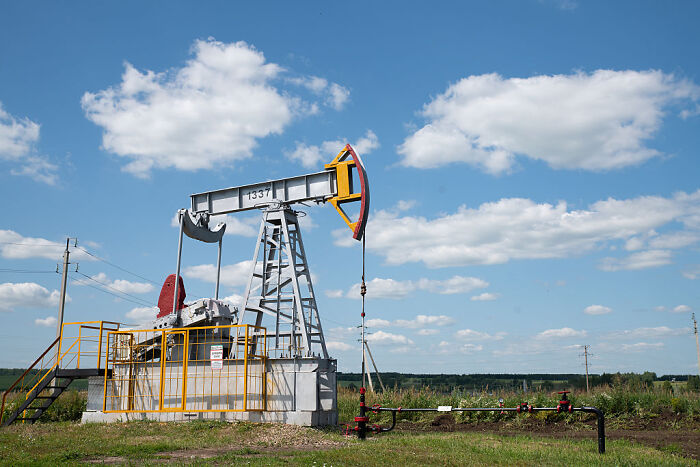 The Oil That Won’t Quit: Inside Russia’s Shadow Energy Economy The Oil That Won’t Quit: Inside Russia’s Shadow Energy Economy