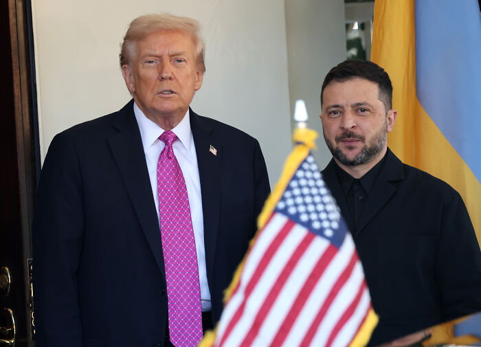 Donald Trump and Volodymyr Zelenskyy standing next to a US flag, highlighting Trump and Putin Budapest meeting context. Donald Trump and Volodymyr Zelenskyy standing next to a US flag, highlighting Trump and Putin Budapest meeting context.