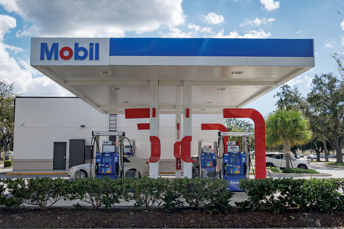 The Oil That Won’t Quit: Inside Russia’s Shadow Energy Economy The Oil That Won’t Quit: Inside Russia’s Shadow Energy Economy