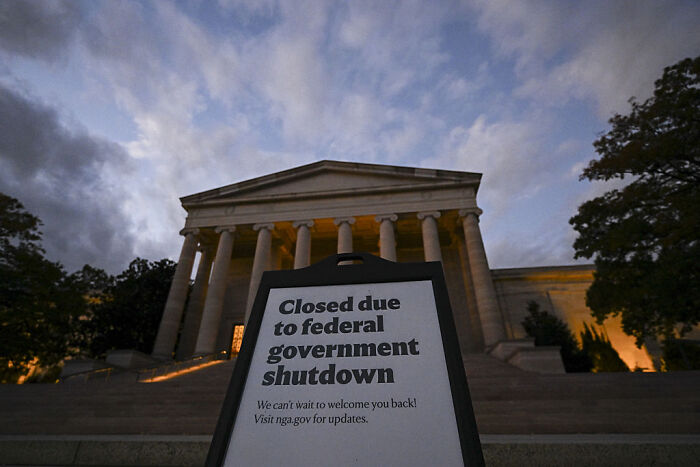 Sign in front of a government building announcing closure due to federal government shutdown during the crisis. Sign in front of a government building announcing closure due to federal government shutdown during the crisis.