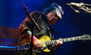 “Take America Back”: Neil Young Pulls Music From Amazon In Protest Of Trump-Aligned Corporations