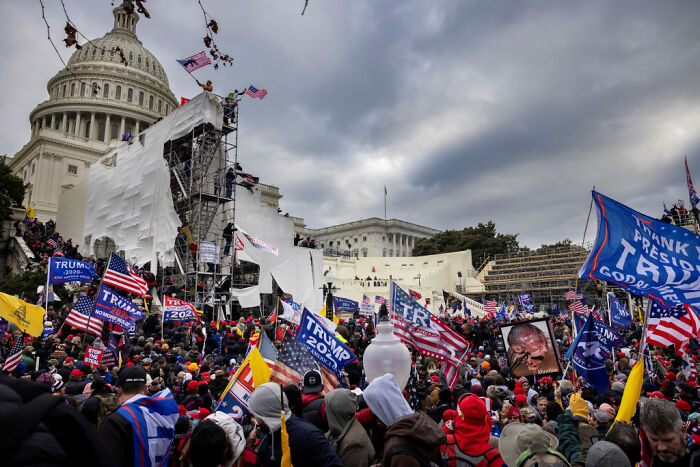 Crowd at the US Capitol with Trump 2020 flags on a cloudy day, illustrating Truth Social AI tool calls BS on Donald Trump claims. Crowd at the US Capitol with Trump 2020 flags on a cloudy day, illustrating Truth Social AI tool calls BS on Donald Trump claims.
