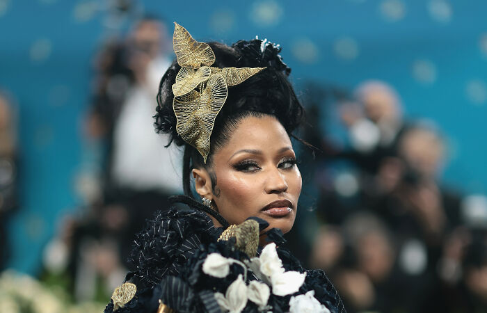 Nicki Minaj in an elaborate black outfit and gold headpiece amid photographers, sparking backlash over Trump administration ties Nicki Minaj in an elaborate black outfit and gold headpiece amid photographers, sparking backlash over Trump administration ties