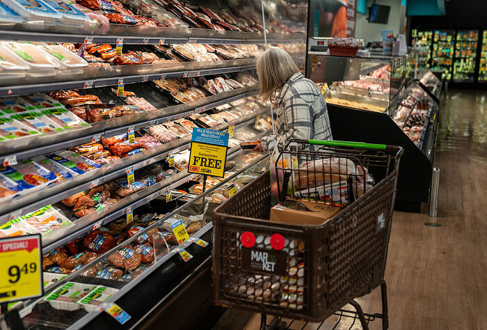 Older woman shopping with a cart in grocery store aisle, reflecting changes in Trump’s approval on key MAGA political issues. Older woman shopping with a cart in grocery store aisle, reflecting changes in Trump’s approval on key MAGA political issues.