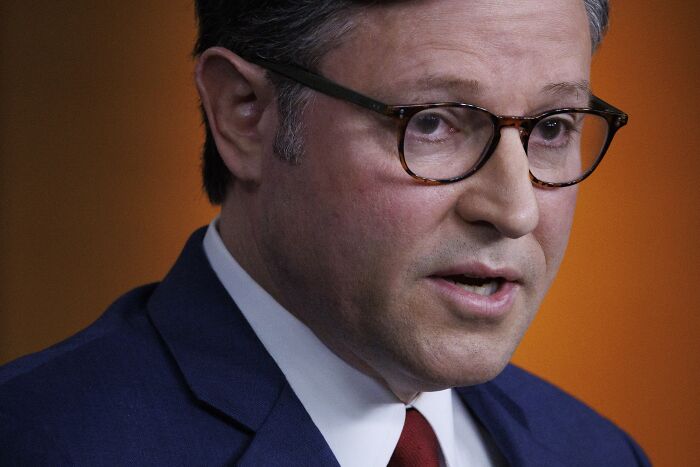 Outrage Erupts Over Senator’s Government Shutdown Comments: “When Senators Fold Like Cheap Suits”