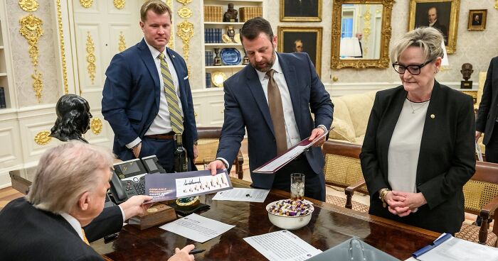 Social Media Notices Something Quite Bizarre About These Pictures Of Trump In The Oval Office