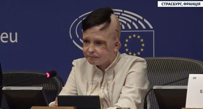 Ukrainian boy giving heartbreaking testimony at European Parliament, interpreter visibly moved and in tears during speech. Ukrainian boy giving heartbreaking testimony at European Parliament, interpreter visibly moved and in tears during speech.