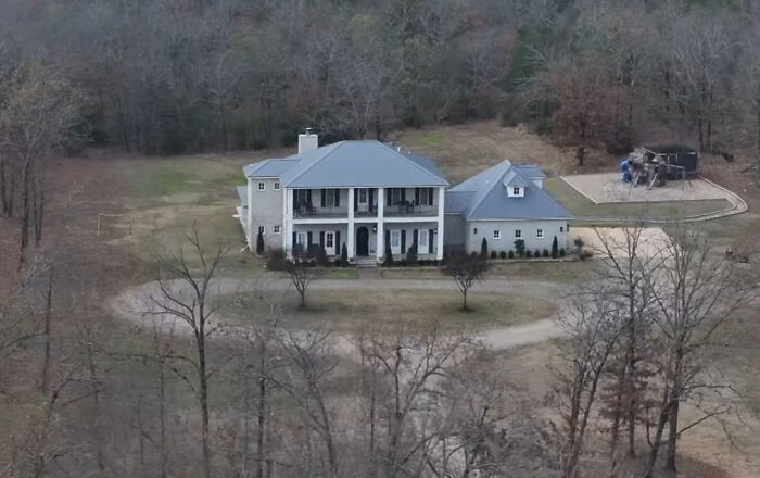Mansion involved in tragedy with mom and twin 6-year-olds amid contentious divorce with doctor husband, aerial view. Mansion involved in tragedy with mom and twin 6-year-olds amid contentious divorce with doctor husband, aerial view.