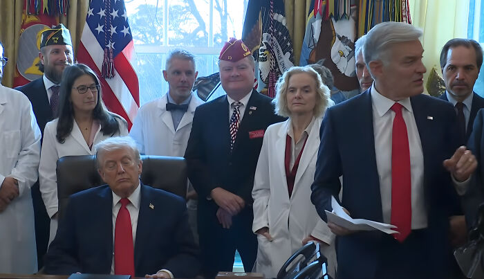 Trump Falls Asleep After Signing Marijuana Executive Order: &ldquo;Nap Time For Big Guy&rdquo;