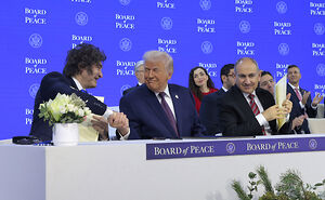 Trump Tries Power Handshake At Davos But Gets Upstaged By A Pair Of Shoes: “What Are Those?”